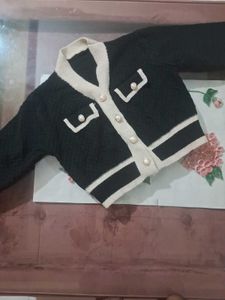 Chic Black &amp; White Cardigan