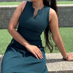 Chic Sleeveless Midi Dress
