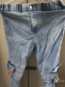 Trendy Light Wash Cargo Jeans