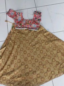 6 Ethnic Fabrics &amp; Embroidered Textiles