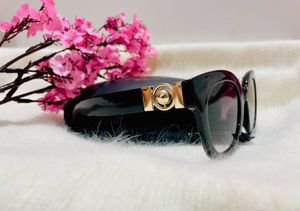 Elegant Oriflame Exclusive Sunglasses – With Case