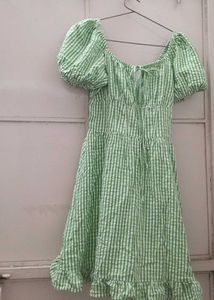 Green Gingham Puff-Sleeve Dress 🌿