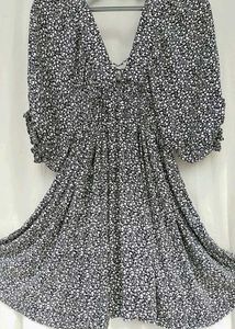 "Stylish Black Floral Short Dress with V-Neck