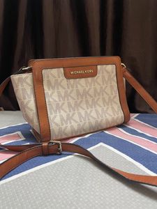 Free Delivery!! MK sling Bag Michael Kors