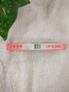 Love Earth Lip Gloss. Shade Dreamy Night