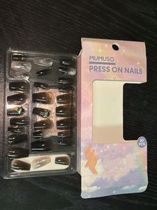 Mumuso Press-On Nails (Dreamland Collection) – 30