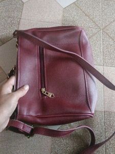 MAROON WITH GOLDEN BORDERED SLING BAG!!!! ❤️