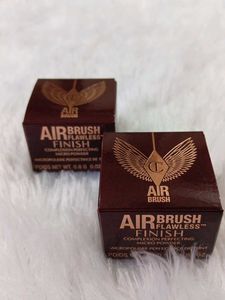 2 Charlotte Tilbury Airbrush Flawless Finish