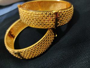 Artificial Golden Clr Bangles