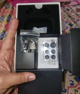 Sennheiser MOMENTUM True Wireless 2 accessories on