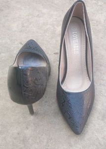 Pencil Heels 🖤