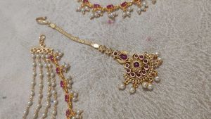 Mangtika And Earings Extension Set.