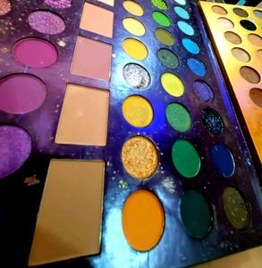 UCANBE  Eyeshadow Palette