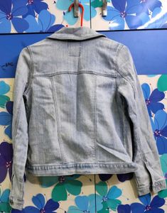 Classic Levi’s Light Wash Denim Jacket