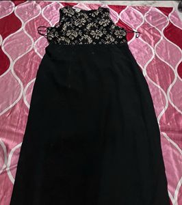 Black Sleeveless Gown