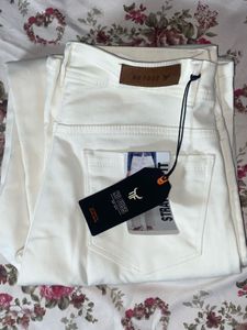 women’s white jeans