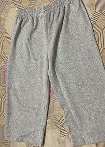Women’s Loose Fit Capri Pants