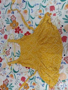 Yellow sleeveless peplum top👗🤌♥️