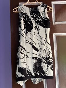 Abstract Black &amp; White Sleeveless Dress