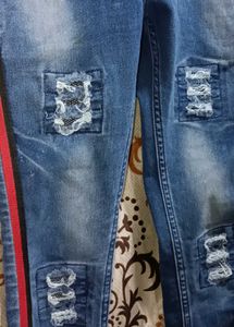 Distressed Skinny Fit Jeans with Side Stripe – Urb