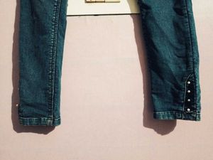 Stylish High-Waisted Denim Jeans