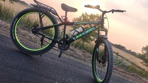 Avon Waka  Fat Tire Bik