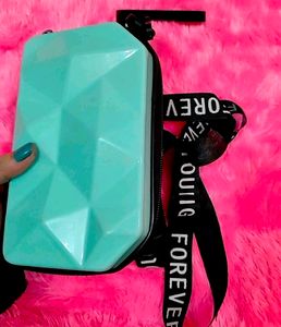 Beautiful✨Brand New Box Style Sling Bag✨💕
