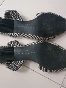 Authentic ZARA Black and white Striped Pointed