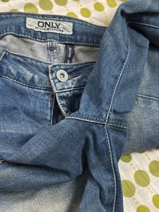 Ripped &amp; Distressed Jeans
