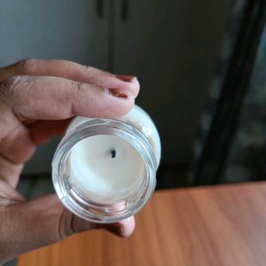 Vanilla Candle With Free Butterfly Clips