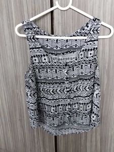 Black &amp; White Tribal Print Sleeveless Crop Top