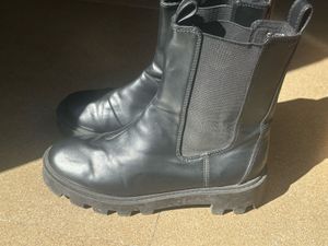 H&amp;M Black Leather Chelsea Boots