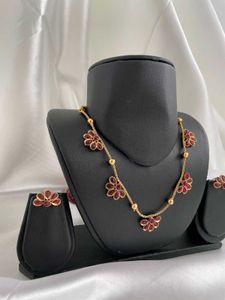 Red Flower Choker