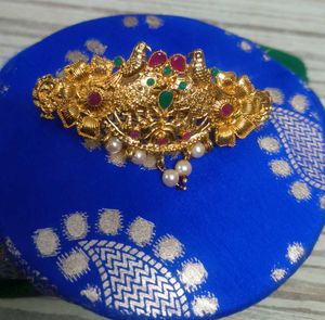 Gold-toned Hair Accessory