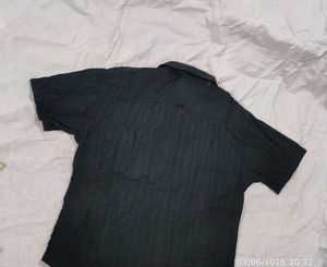 Levi&#39;s Half shirt