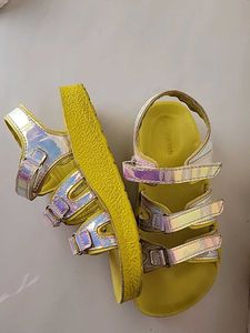 Cute girl&#39;s Sandals
