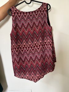Beautiful Sleeveless Top With Attached Inner