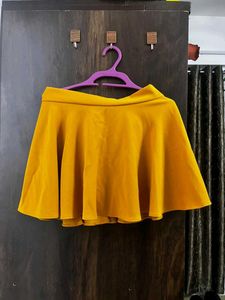 Alluring Mustard Skorts