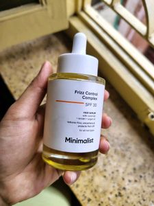 Minimalist Hair Serum: Fizz Control Complex