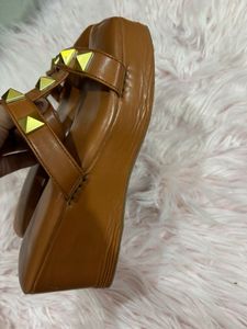 Cushiony And Comfertable Wedge