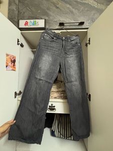 h&amp;m black faded straight fit jeans