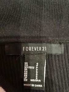 Forever 21 BLACK T SHIRT XS 26&#34;