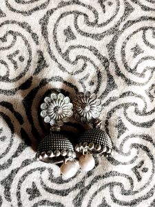 Stud Earrings - Sparkling And Black