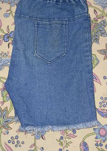 Girl&#39;s Denim Shorts w/ Cute Patch