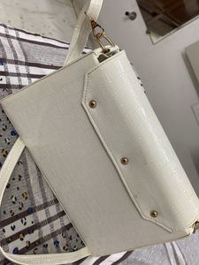 UNUSED WHITE STURDY CHIQUE BAG