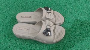 Red Chilly Beige Bow Slides