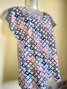 BOGO 🎁 Buy One Get 1 Free🎁Patterned Top XL