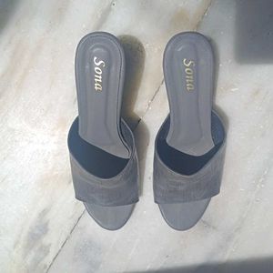 Selling Women Sandles With Heels