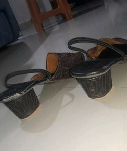 Heeled Jutis (Negotiable)