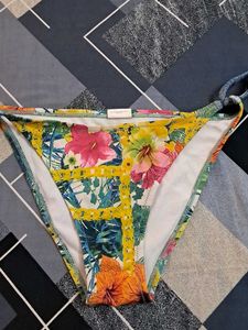 combo Of Four  bra  n panty  like new